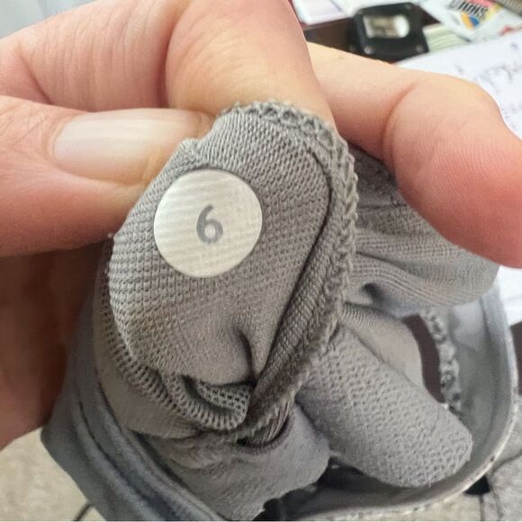 Lululemon Athletica Tone It Womens Tank Top Grey Floral Size‎ 6 Workout Mesh - Picture 4 of 6